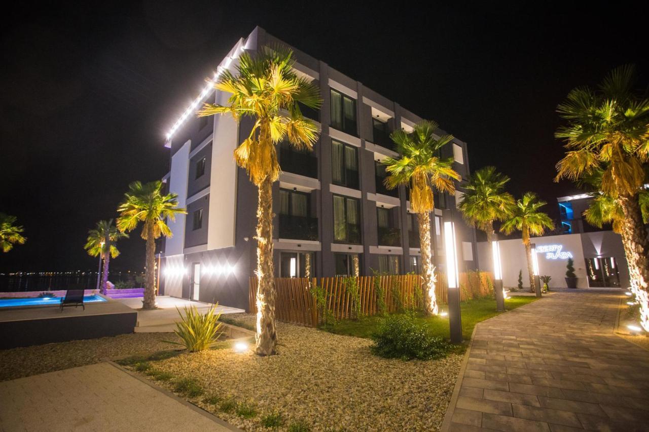 Liberty Plaza Hotel Новаля Екстериор снимка