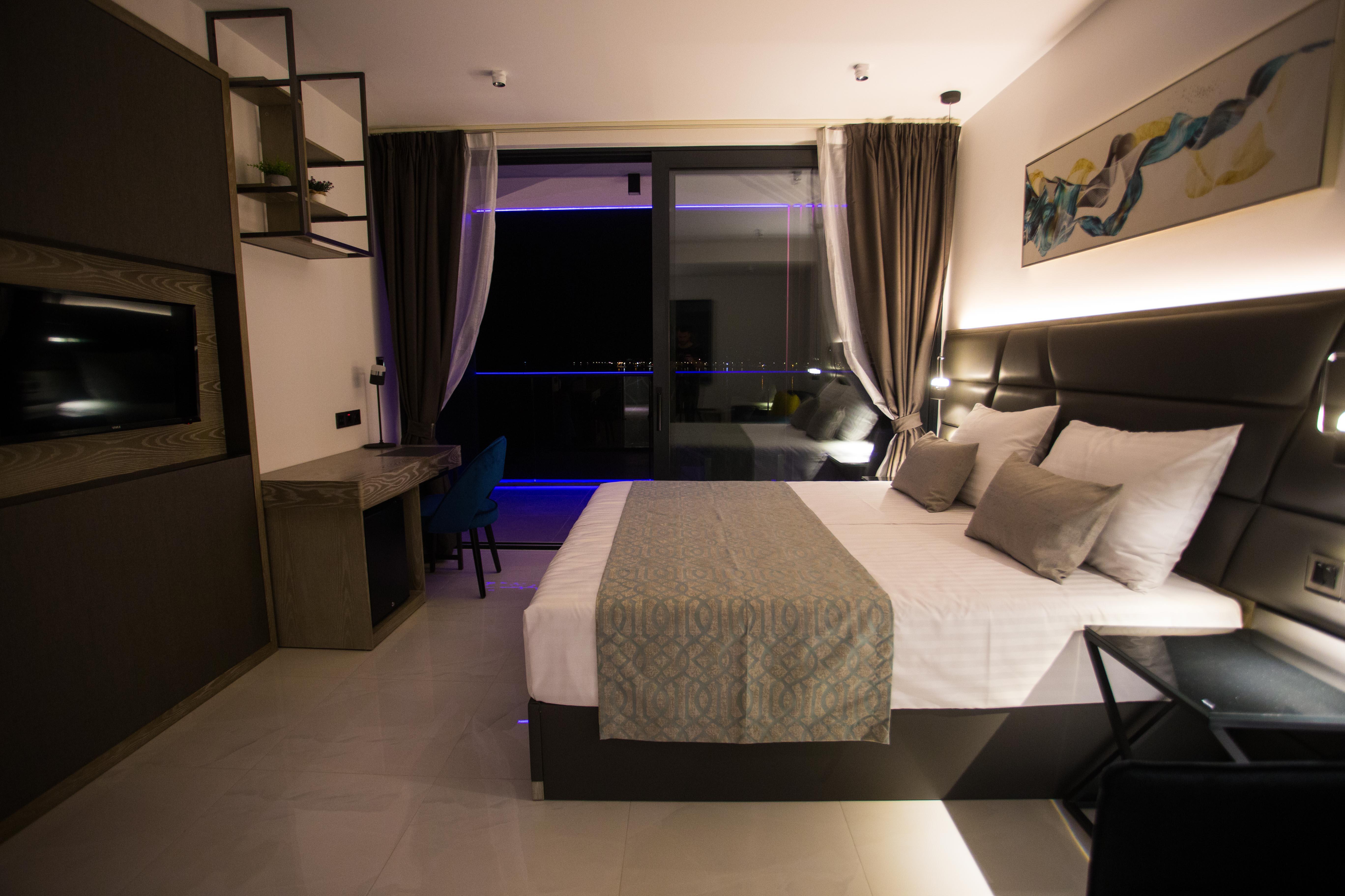 Liberty Plaza Hotel Новаля Екстериор снимка