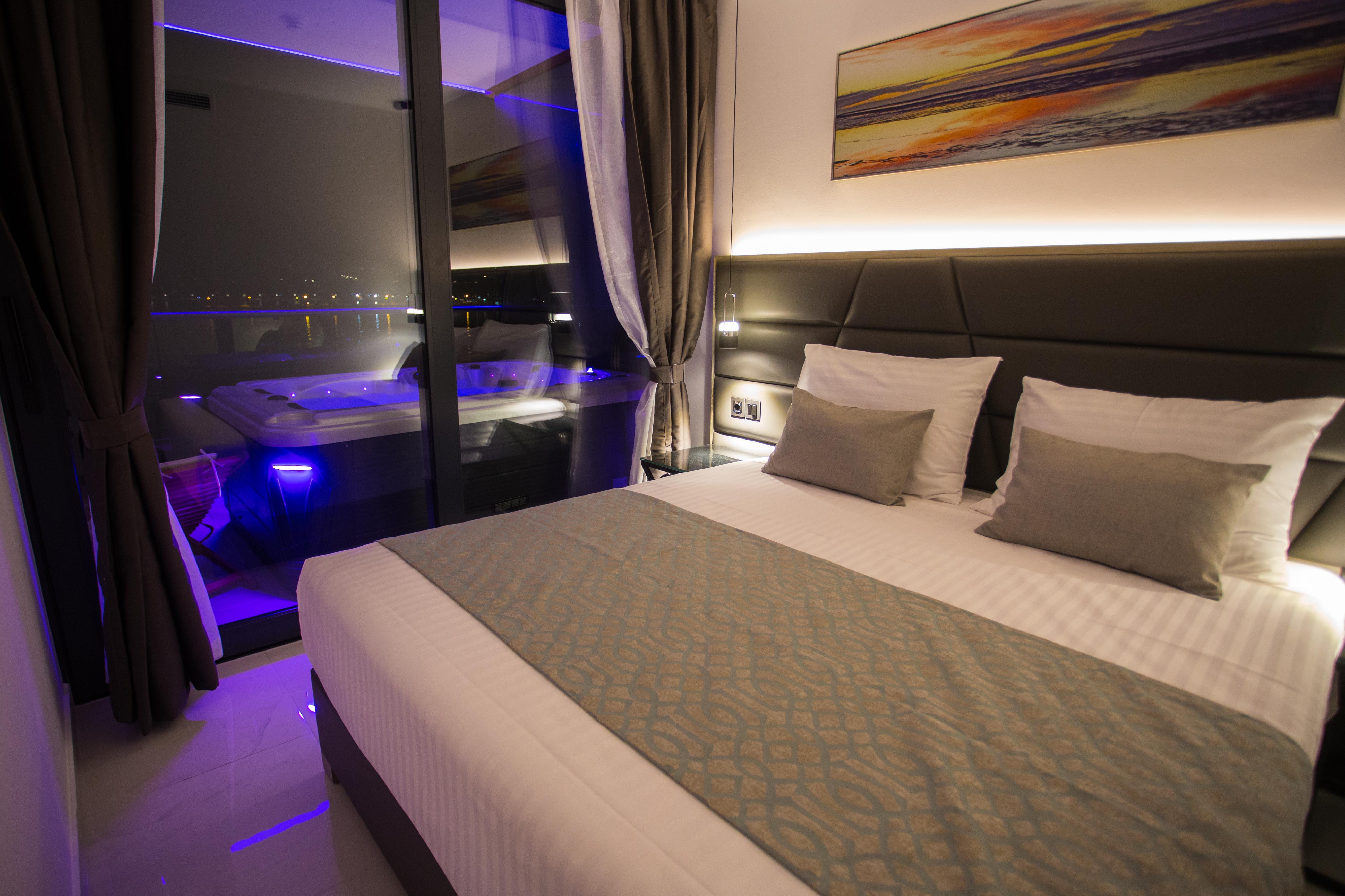 Liberty Plaza Hotel Новаля Екстериор снимка